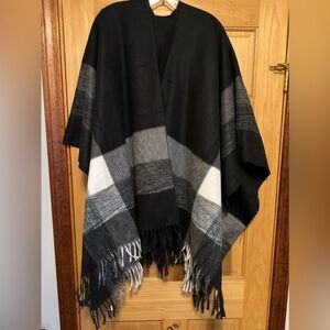 Super soft Black, White, Grey shawl/ wrap NWOT